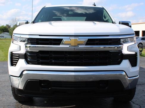 Used 2024 Chevrolet Silverado 1500 LT image 2