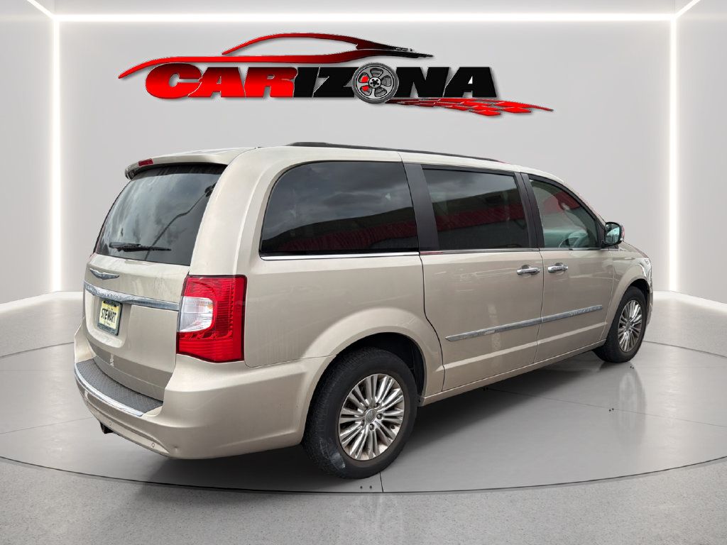 Used 2015 Chrysler Town & Country Touring-L w/ Driver Convenience Group FWD image 4