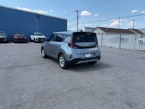 Used 2025 Kia Soul LX w/ LX Technology Package FWD image 10