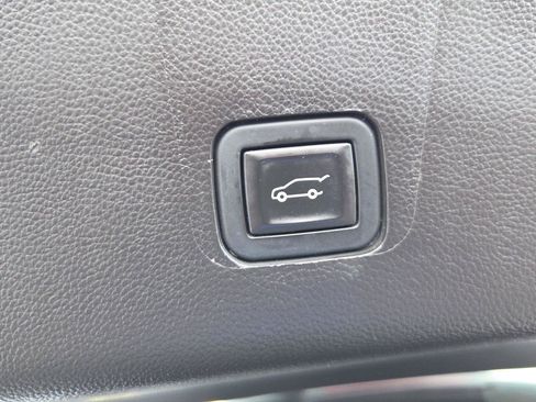 Used 2020 Chevrolet Traverse LT w/ LT Premium Package FWD image 21