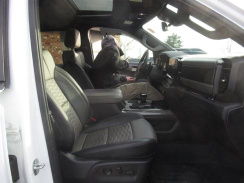 Used 2024 Chevrolet Silverado 1500 ZR2 w/ Technology Package image 10