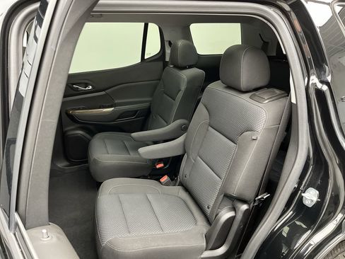 Certified 2023 GMC Acadia SLE w/ Driver Convenience Package image 12