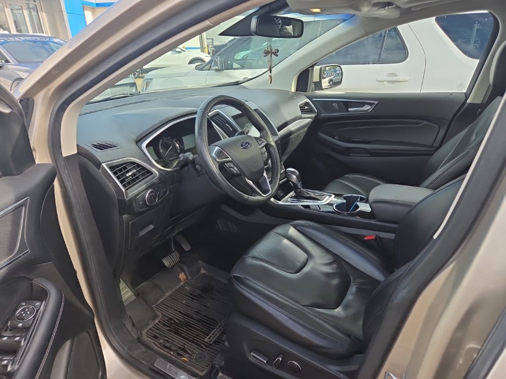 Used 2017 Ford Edge Titanium w/ Equipment Group 302A AWD/4WD image 8