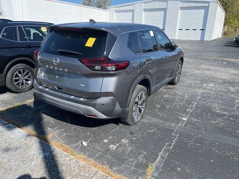 Used 2022 Nissan Rogue SV image 3
