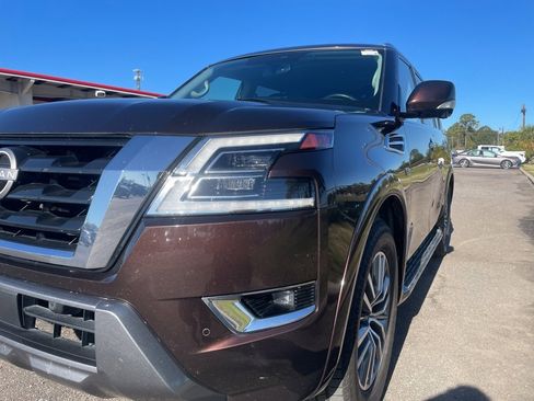 Used 2022 Nissan Armada SL w/ Captain's Chairs Package image 10