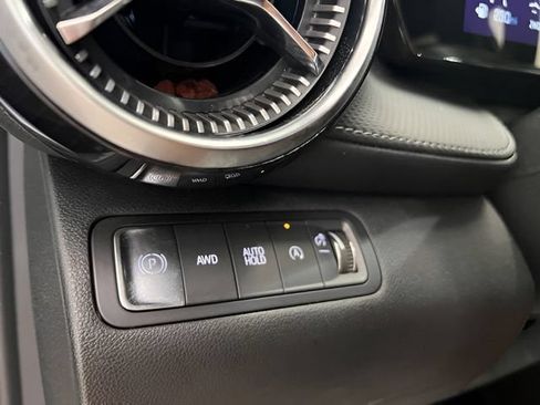 Certified 2025 Chevrolet Equinox LT AWD/4WD image 17