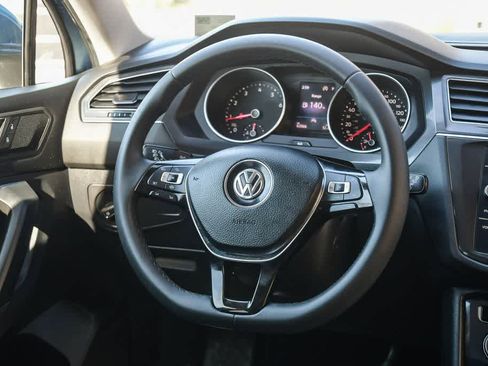 Used 2020 Volkswagen Tiguan SE image 12
