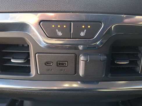 Used 2021 Chevrolet Silverado 1500 High Country w/ Technology Package image 12