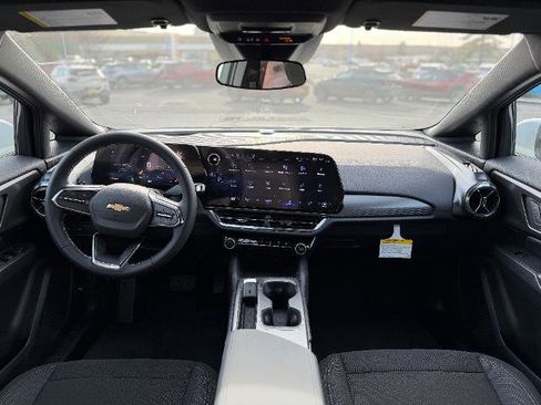 New 2026 Chevrolet Equinox EV LT image 5