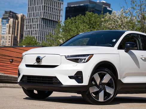 Certified 2023 Volvo C40 P8 Recharge Ultimate AWD/4WD image 2