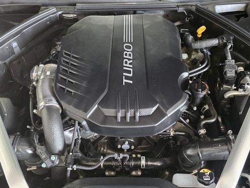 Used 2021 Genesis G70 3.3T RWD image 8