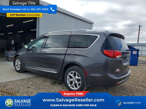 Used 2017 Chrysler Pacifica Touring-L Plus w/ Advanced Safetytec Group FWD image 3