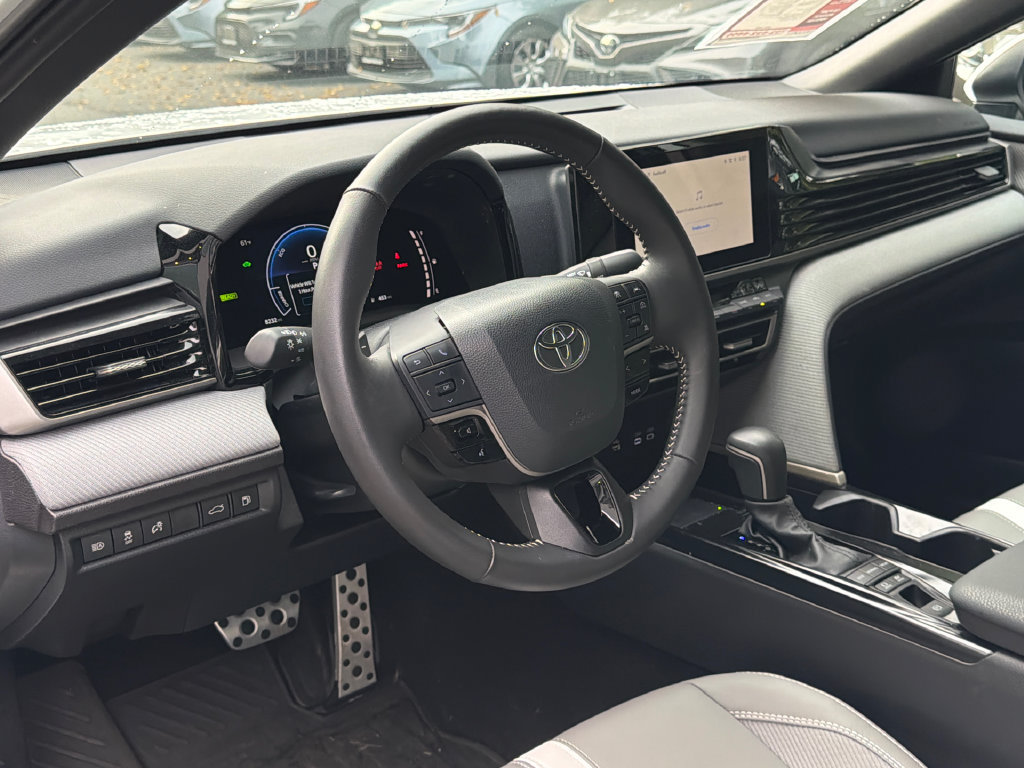Used 2025 Toyota Camry SE FWD image 19