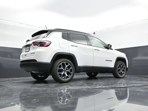 Used 2026 Jeep Compass Limited AWD/4WD image 43