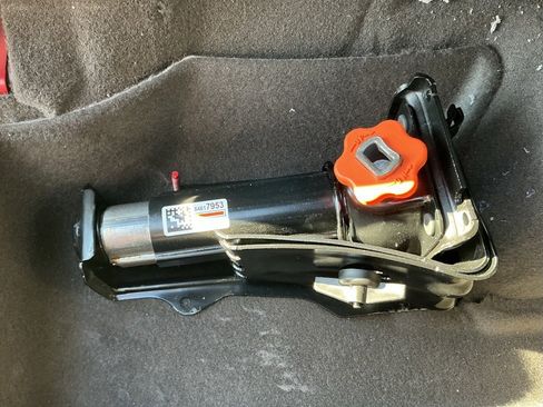 Used 2024 GMC Sierra 3500 SLT w/ SLT Convenience Package image 40