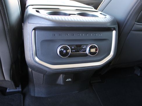 Used 2025 Ford Expedition Active AWD/4WD image 21