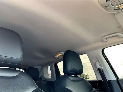 Used 2018 Jeep Compass Latitude FWD image 15