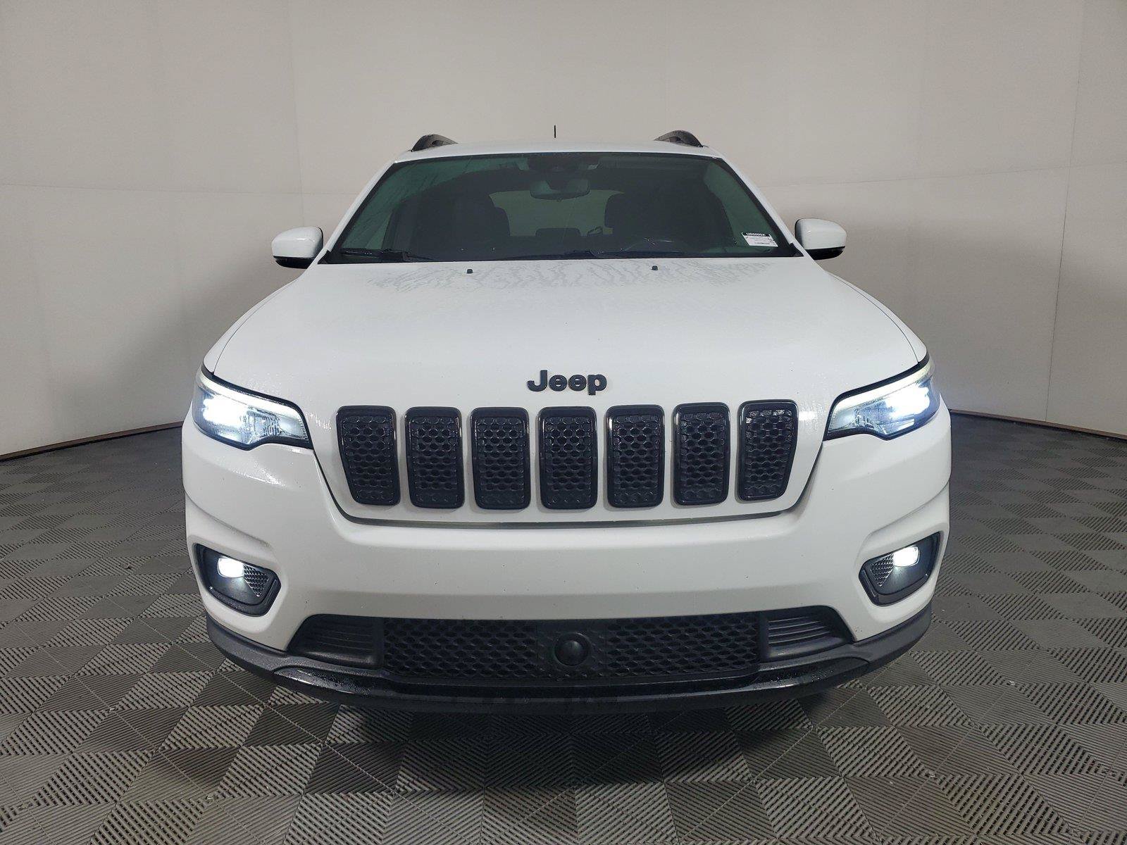 Used 2021 Jeep Cherokee Latitude Plus AWD/4WD image 2