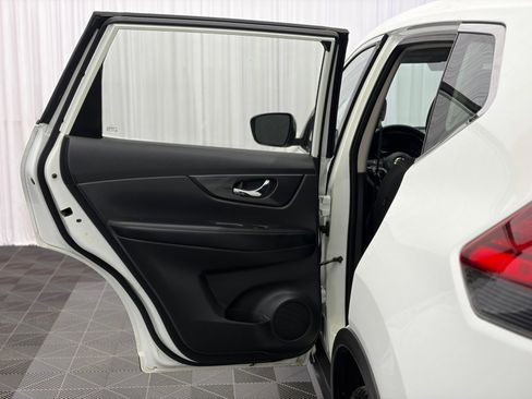 Used 2017 Nissan Rogue S image 13