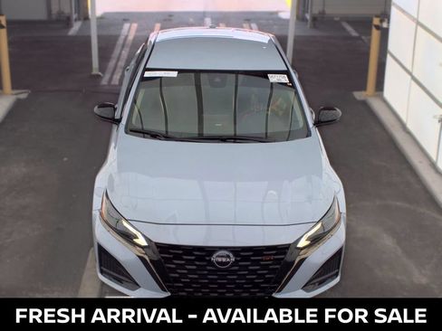 Used 2024 Nissan Altima 2.5 SR FWD image 2