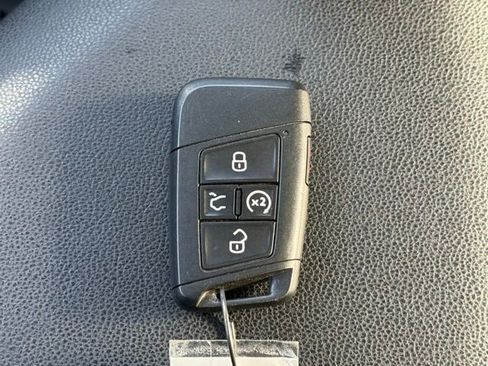 Used 2024 Volkswagen Jetta SE w/ Panoramic Sunroof Package image 30