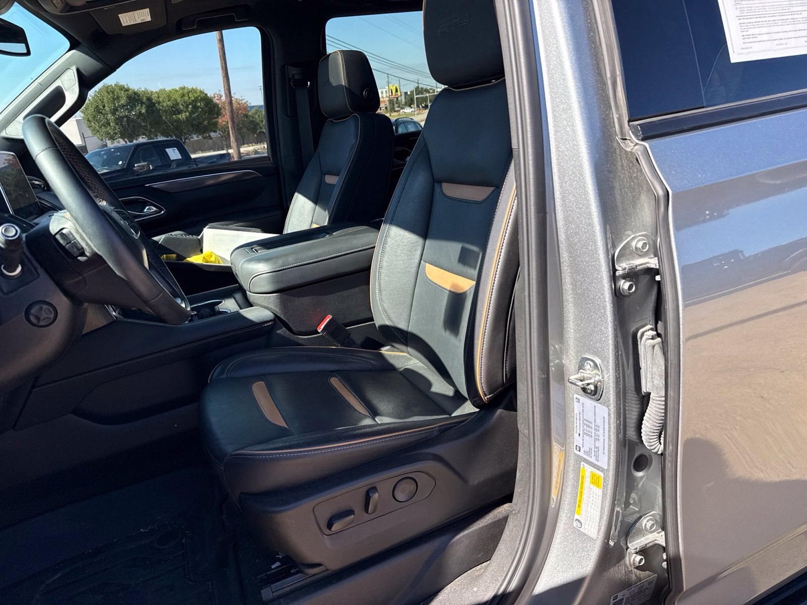 Used 2024 GMC Yukon AT4 w/ Technology Package AWD/4WD image 13