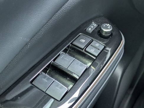 Used 2026 Toyota Crown Platinum image 24