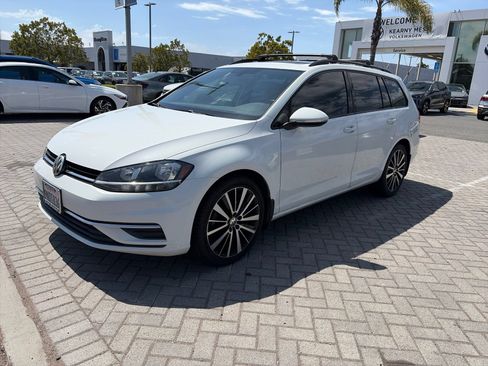 Used 2018 Volkswagen Golf SE FWD image 2