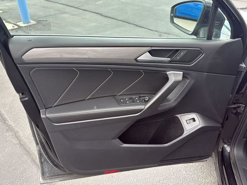 Used 2022 Volkswagen Tiguan SE image 12