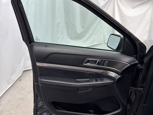 Used 2019 Ford Explorer XLT w/ Equipment Group 202A image 11