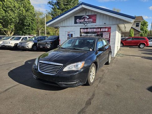 Used 2013 Chrysler 200 Touring FWD image 4
