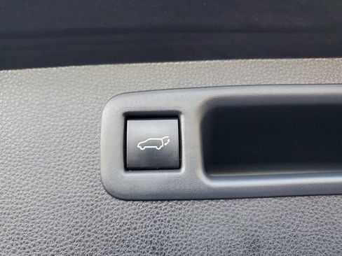 Used 2021 Toyota Highlander XLE image 8