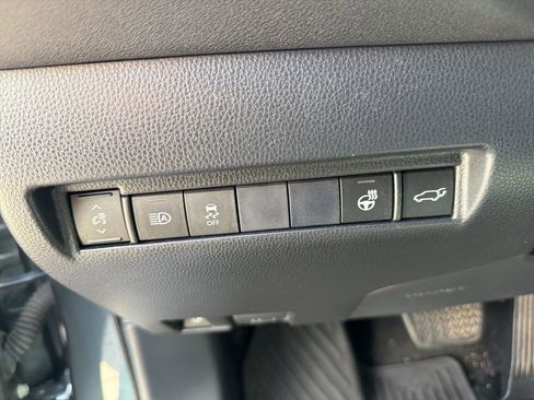 Used 2021 Toyota Venza XLE w/ Softex Package AWD/4WD image 6