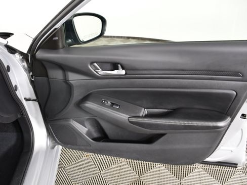Used 2024 Nissan Altima 2.5 SV FWD image 40