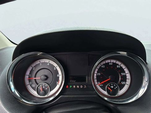 Used 2019 Dodge Grand Caravan SE w/ UConnect Hands-Free Group FWD image 11
