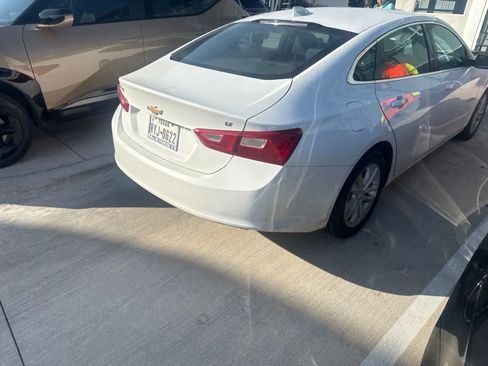 Used 2017 Chevrolet Malibu LT FWD image 3