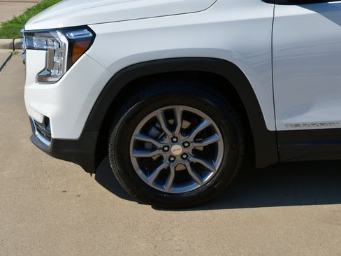 Used 2024 GMC Terrain SLT image 4