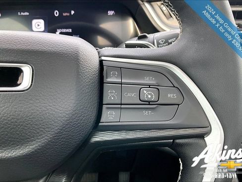 Used 2024 Jeep Grand Cherokee Altitude image 10