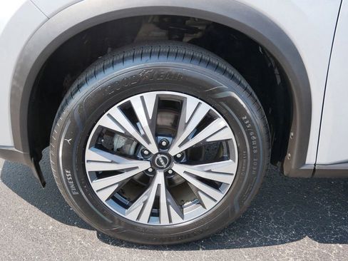 Used 2023 Nissan Rogue SV image 6