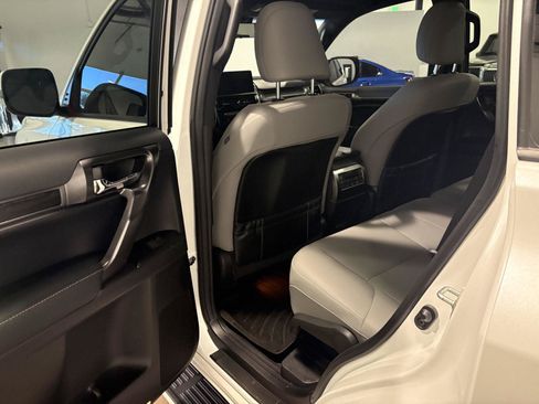 Used 2023 Lexus GX 460 w/ Black Line Special Edition AWD/4WD image 29