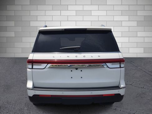 Used 2024 Lincoln Navigator Premiere AWD/4WD image 4