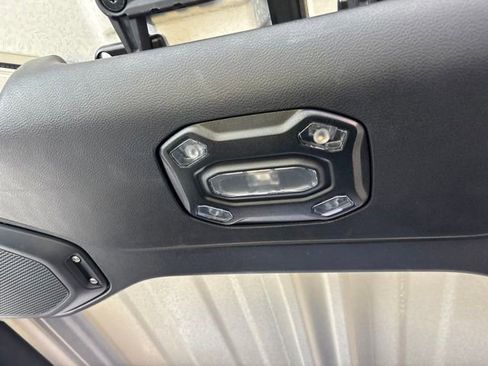 Used 2020 Jeep Gladiator Overland w/ Popular Equipment Package AWD/4WD image 27