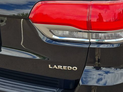 Used 2018 Jeep Grand Cherokee Laredo AWD/4WD image 27