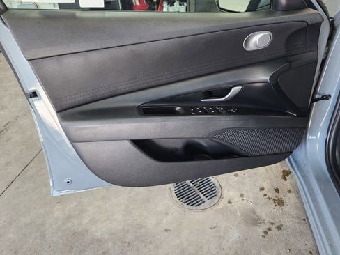 Certified 2021 Hyundai Elantra SE w/ Cargo Package FWD image 16