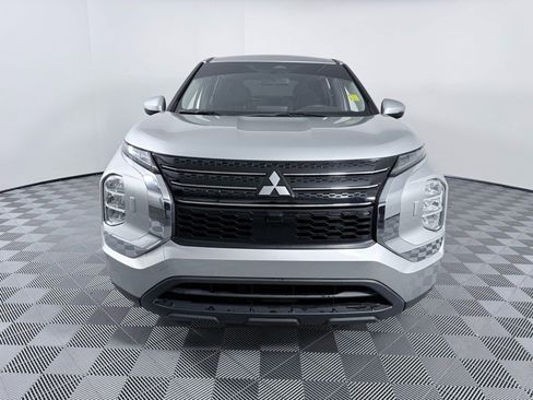 Used 2022 Mitsubishi Outlander ES image 3