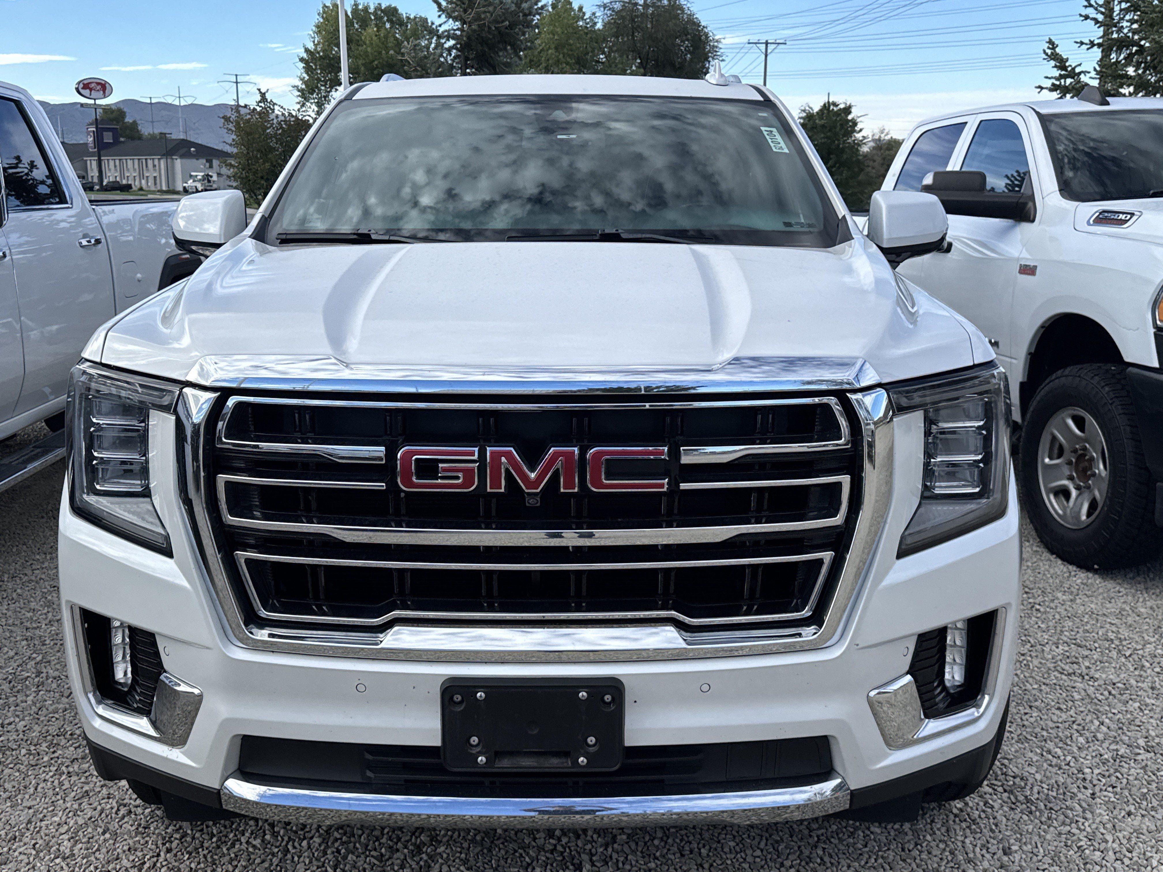 Used 2021 GMC Yukon XL SLT w/ SLT Luxury Plus Package AWD/4WD image 4