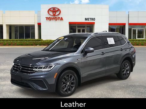 Used 2022 Volkswagen Tiguan SE image 1