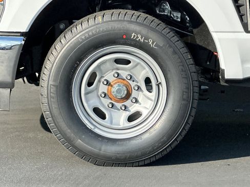 New 2026 Ford F250 XL w/ XL Chrome Package image 22