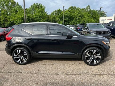 Used 2023 Volvo XC40 B5 Plus w/ Driver Assist Package AWD/4WD image 3