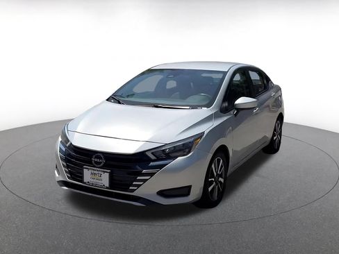 Used 2025 Nissan Versa SV FWD image 5